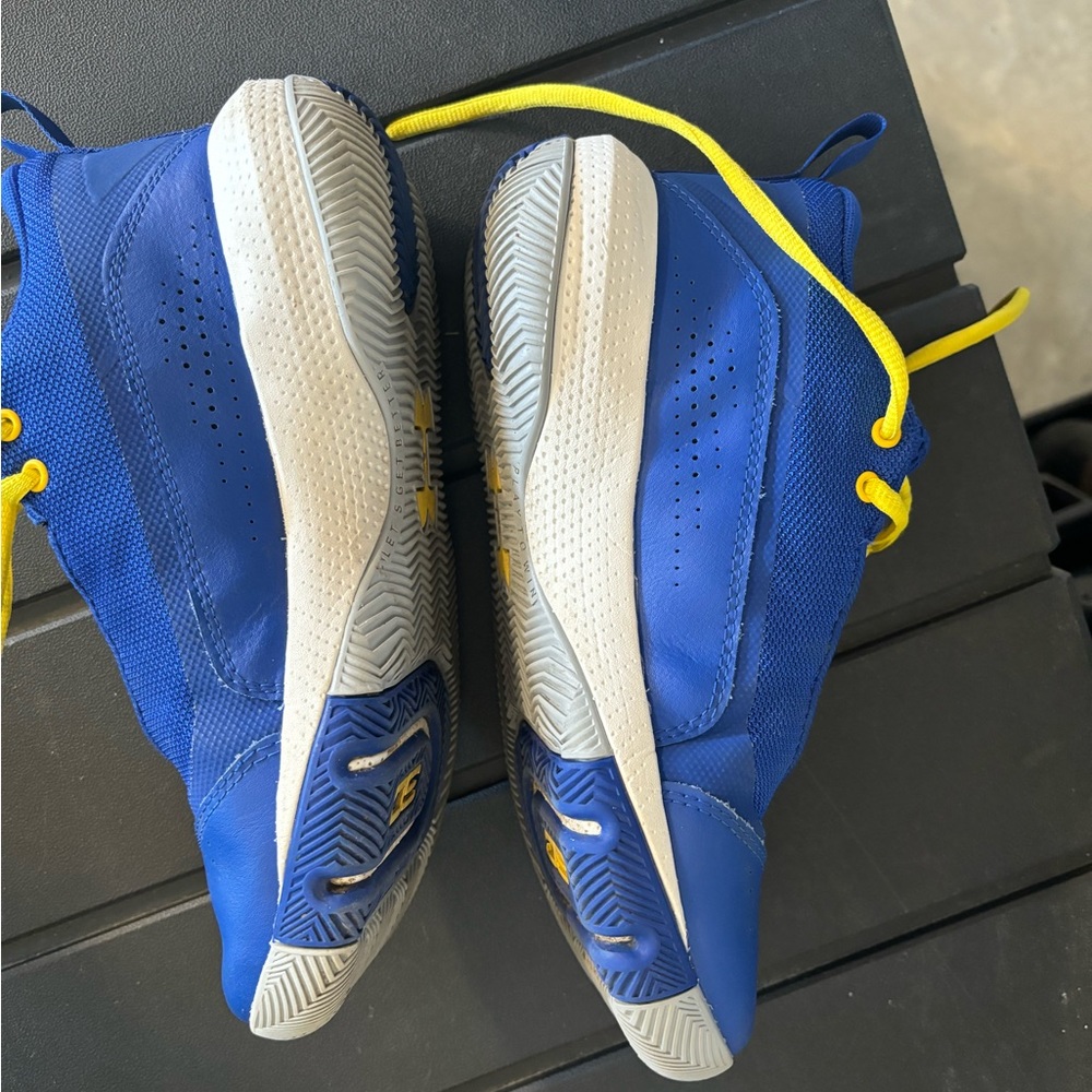 Under Armour kids shoes-size 5.5